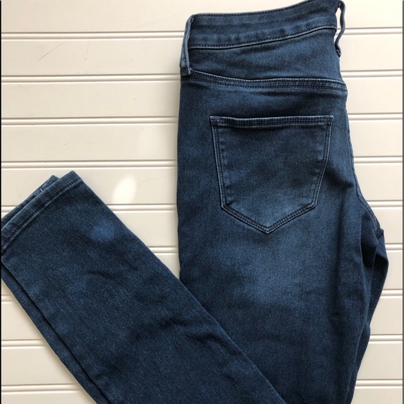 Universal Thread Jeans - Picture 2 of 3